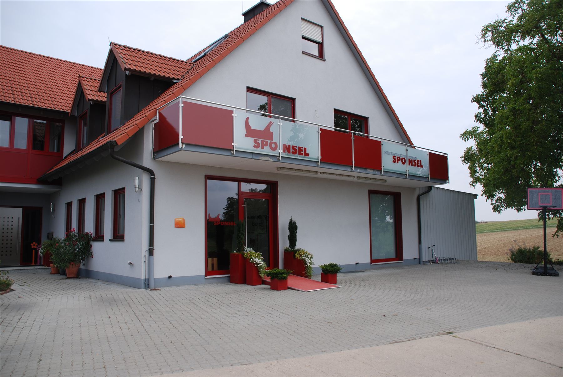 Gebäude von Sponsel Sleep / Schreinerei Sponsel in Fuchsstadt